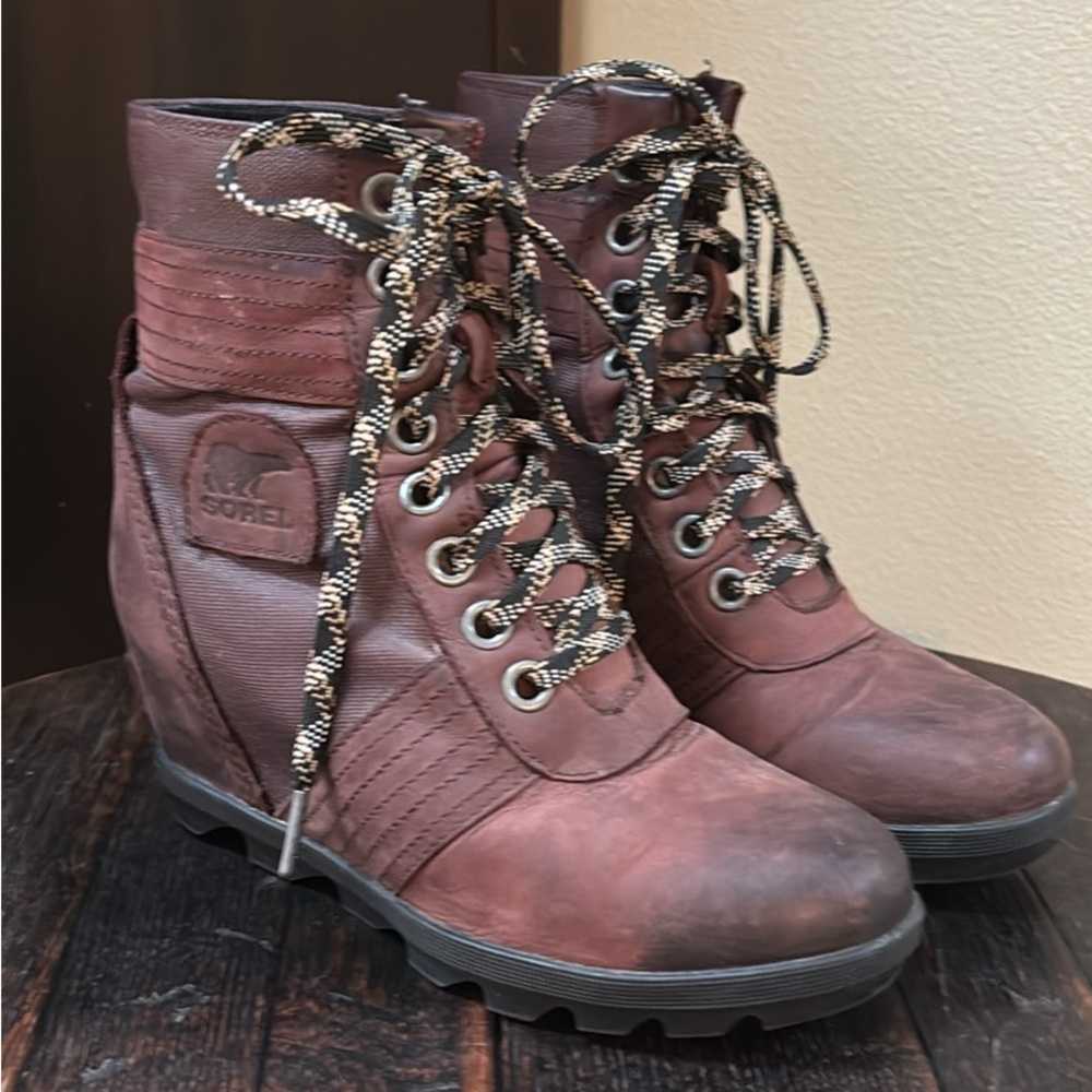 Sorel Women's Dark Brown Reddish Lace-Up Boots